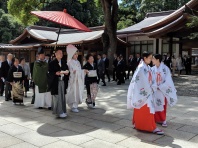 Came across a wedding when visiting the Meiji Shrine with Allison!